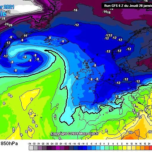 MetAlertIreland's tweet photo. Grasping at straws if you like a cold easterly. Potential set up by next weekend into week two of Feb. Temps are upper airmass in the image and not ground or 2m temps. #MetalertIreland https://t.co/o3cgYGlgar