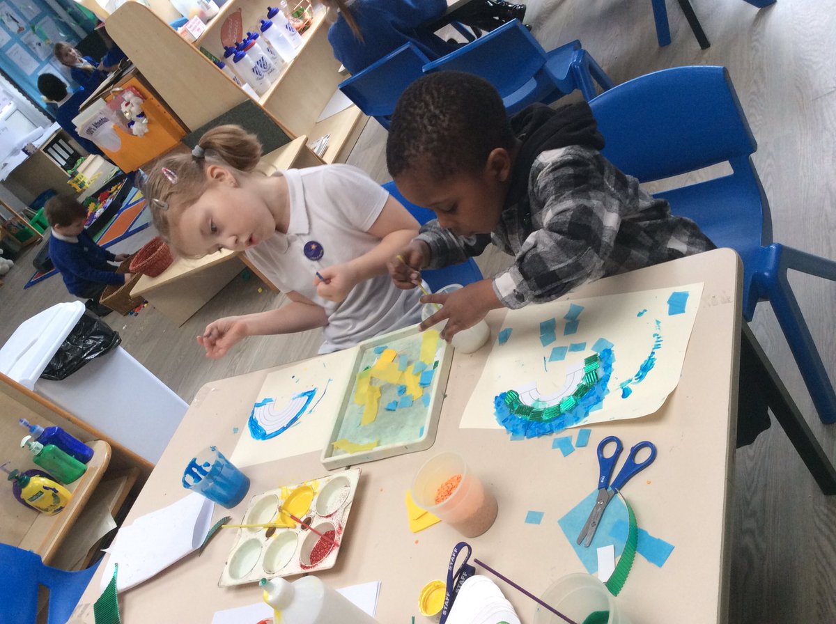 GSPSReception's tweet photo. We have enjoyed exploring textures to design and make thank you cards for the NHS. 🌈❤️ @GwladysStPrim @GSPSReception #GSPSART #GSPSPSED #NHS #THANKYOU https://t.co/KuAqYFxig9