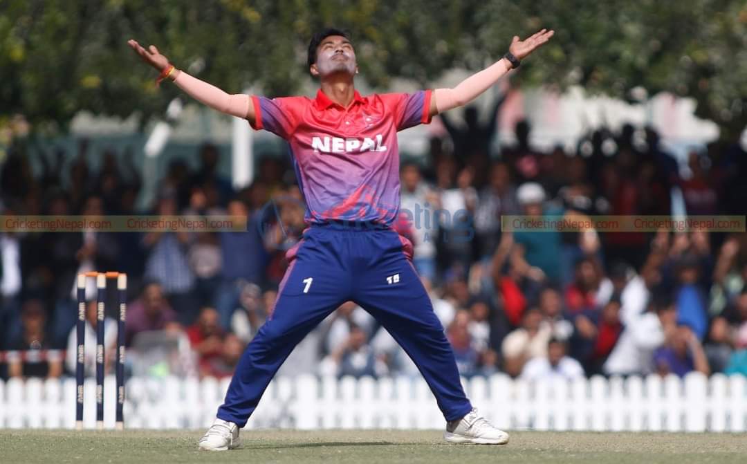 RONBupdates's tweet photo. Nepali National Cricketer Sompal Kami played his first game of the ongoing T-10 Cricket League for Maratha Arabians in Abu Dhabi and took an important catch of Nicholas Pooran. He gave 28 runs in his 2 overs as his team won the game against Northern Warriors.
Pc. Kaushal Adhikari https://t.co/IhhO8eNhRp