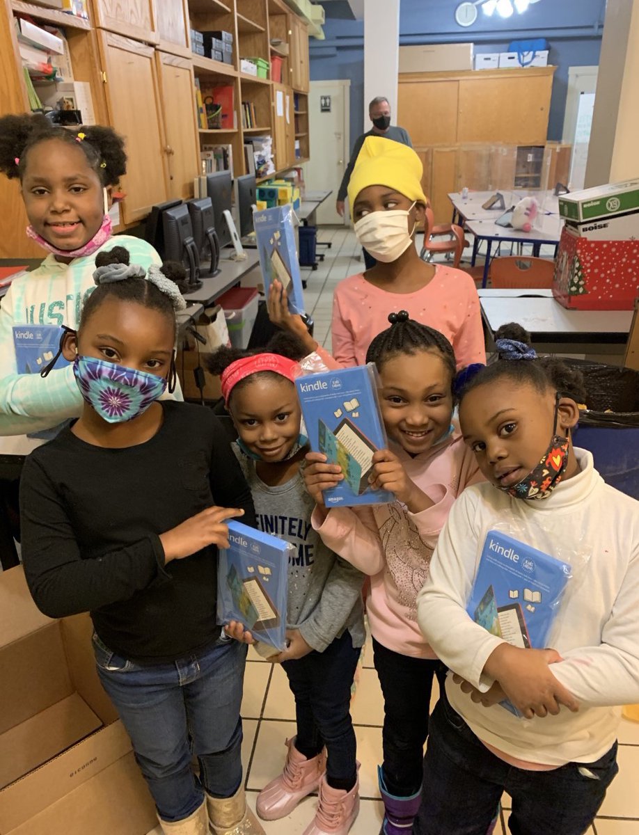 Success! #Readers2Leaders is on a mission to put thousands of books into the hands of children in underserved communities, nationwide! Check out these future #LEADERS from C24/7 Fam in Chicago! Keep up the great work ladies, we are SO #PROUD of you! TheYellowBox.org