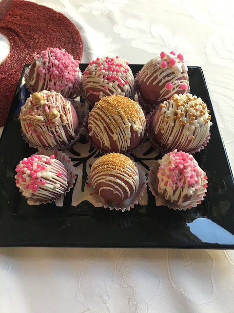 MelissasProduce's tweet photo. We teamed up with @ThermomixUSA for a Special Edition Valentine's Day Treats Livestream, this Friday!
Click here to RSVP: https://t.co/dxqLXhpM0Z
#ValentinesDay #ValentinesDay2021 #Treats #Sweets #callebautruby #Rubychocolate #CallebautRubyRB1 https://t.co/rGvJOedCFU