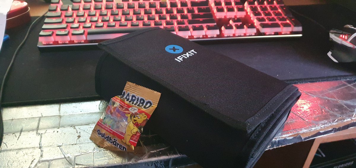 retroslogamer's tweet photo. Thank you @iFixit :D
The Haribos are delicious as well :) https://t.co/Yv18cF8m84