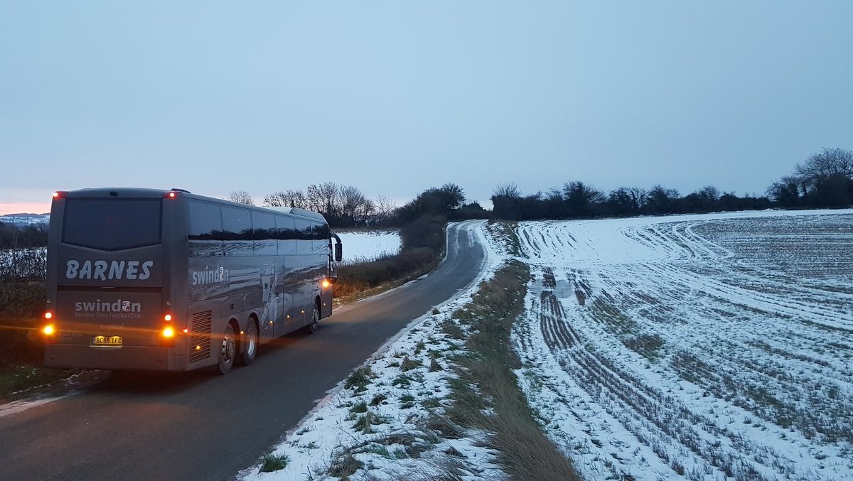 BarnesCoaches's tweet photo. 🚍 #COACHOFTHEWEEK is our #STFC #TeamCoach BC55TFC, on a crisp, chilly morning school run in the snow earlier this week with Barnes driver Ian.🌨️❄️
📷: Ian West
#Snow #SnowDay #Coaches #CoachPhotography #Coachie #Swindon #Wiltshire #SchoolRun #Travel https://t.co/F7Rf1AfBEV