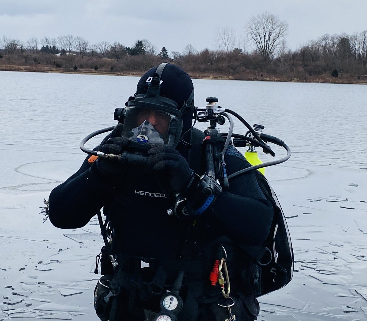OHFCSO's tweet image. It’s 25 degrees outside, but conditions are excellent for the FCSO Dive and Rescue Team to take the plunge for cold water rescue training.  The dry suits protect the divers from the frigid water and the training prepares them to hit the ground (water) running when seconds count.