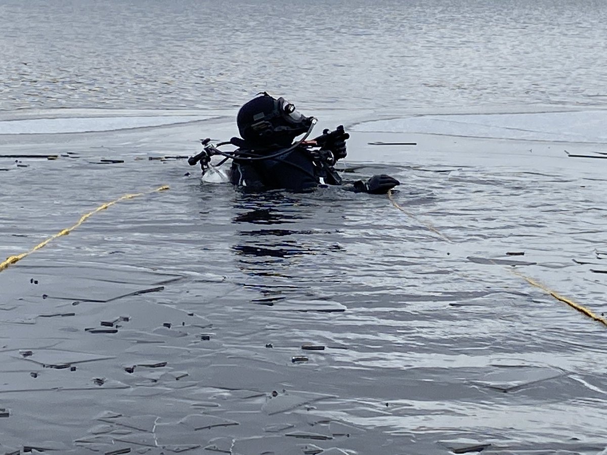 OHFCSO's tweet image. It’s 25 degrees outside, but conditions are excellent for the FCSO Dive and Rescue Team to take the plunge for cold water rescue training.  The dry suits protect the divers from the frigid water and the training prepares them to hit the ground (water) running when seconds count.
