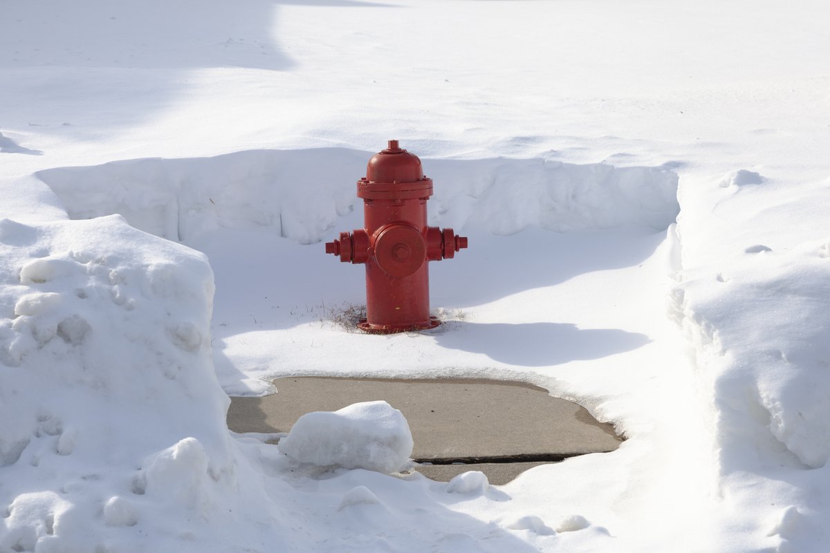 ONFireMarshal's tweet image. Every second counts. Help firefighters this winter by keeping fire hydrants outside your home clear of snow and ice. #Secondscount #Firesafety #ONfire