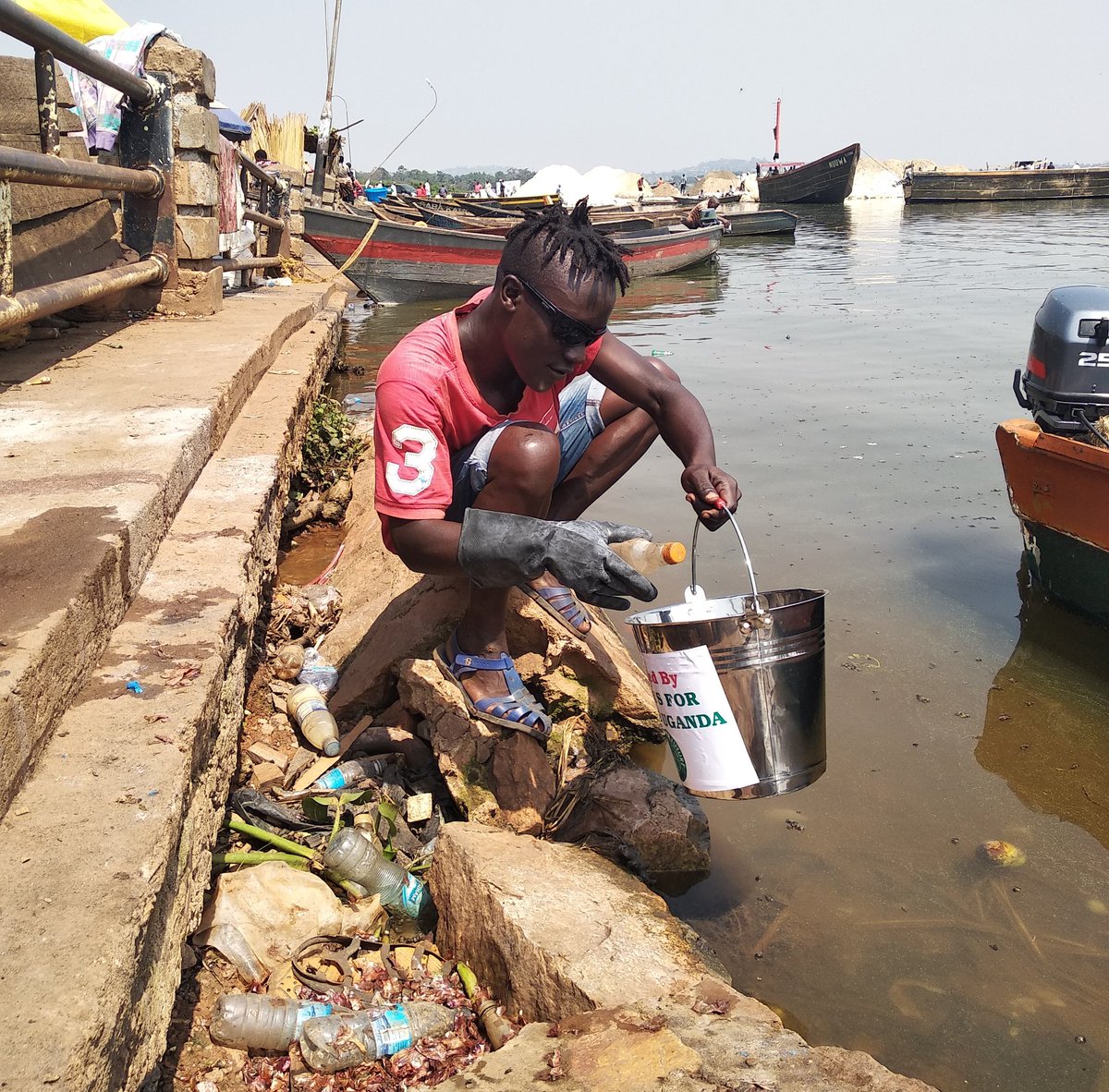 NakabuyeHildaF's tweet photo. It's dirty, sweaty and sometimes disgusting, but makes a difference.
#ClimateAction #LakeShoreCleanUp https://t.co/00Hs8Pxkri