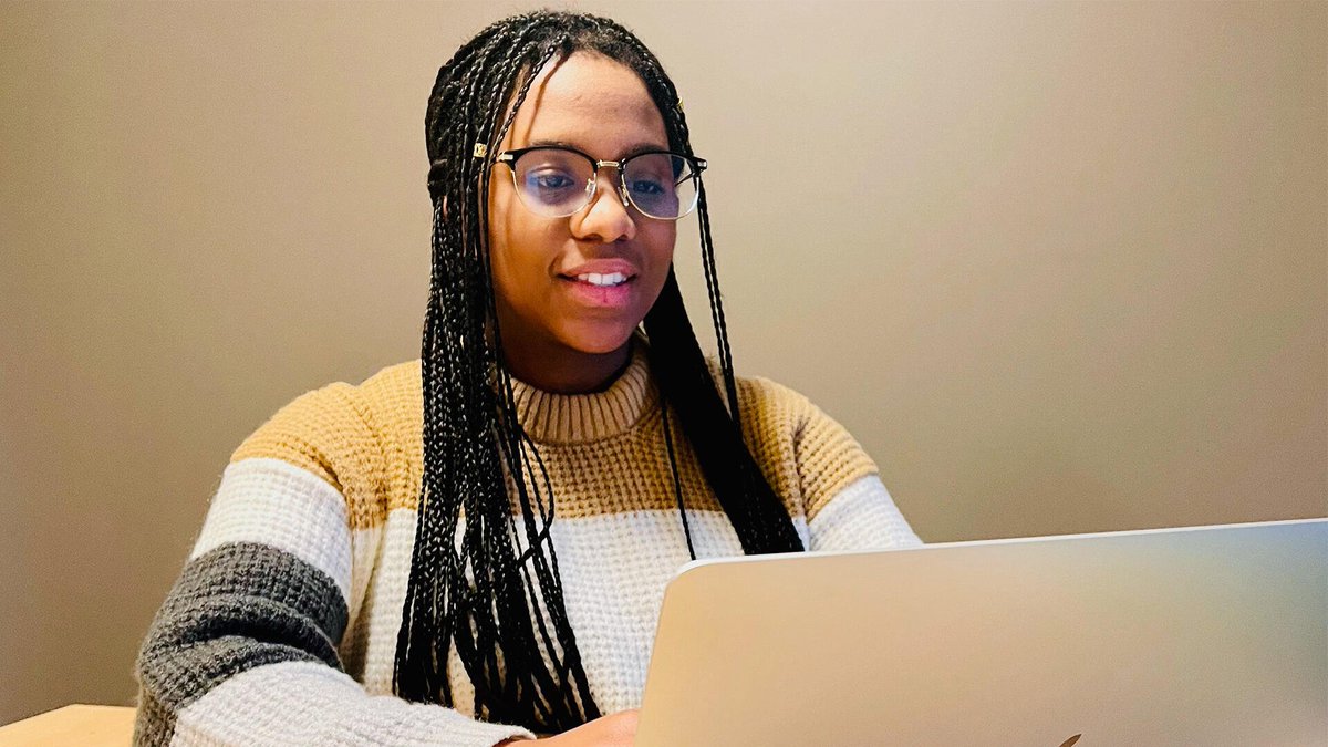 University of Waterloo (@uwaterloo) on Twitter photo As a busy third-year <a href="/uwaterloohealth/">UWaterloo Health</a> student, Avonae Gentles was juggling multiple responsibilities when her family was dealt an unexpected blow — her father’s diagnosis with lung cancer.
Read more about her #mentalhealth story: bit.ly/3t7Fgt5 #UWaterloo #BellLetsTalk As a busy third-year <a href="/uwaterloohealth/">UWaterloo Health</a> student, Avonae Gentles was juggling multiple responsibilities when her family was dealt an unexpected blow — her father’s diagnosis with lung cancer.
Read more about her #mentalhealth story: bit.ly/3t7Fgt5 #UWaterloo #BellLetsTalk