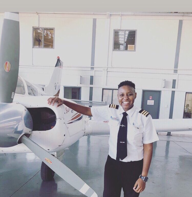 A380Capt_Tumi's tweet photo. Otherwise , Modimo O phala Baloyi !
That vision of flying for the family is coming through sooner than I expected! From Multi time to Jet time baby ..... #3Bars
Gods Time 🙏🏾 https://t.co/fRxjpkrnyB