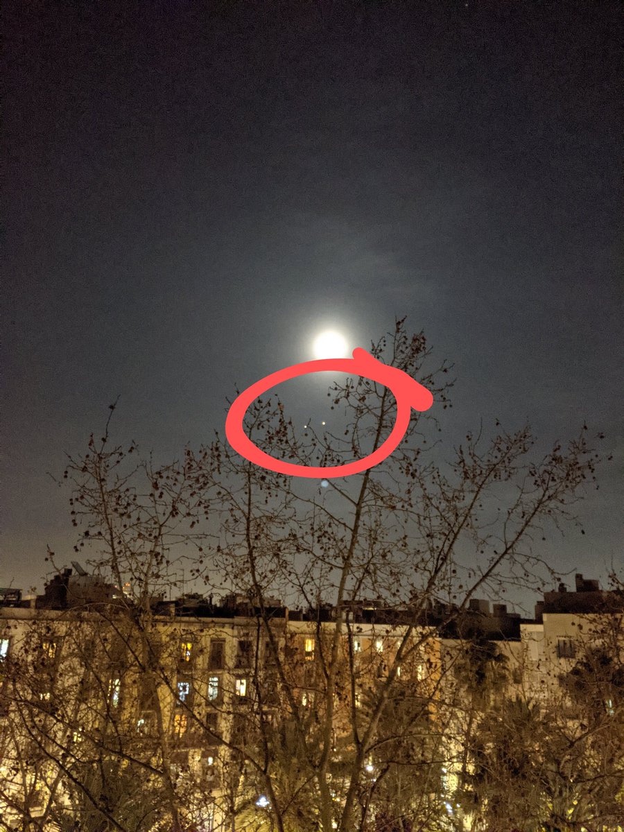 Hola <a href="/GUBBarcelona/">Guàrdia Urbana Barcelona</a> <a href="/mossos/">Mossos</a> en els darrers mesos tot sovint veig una mena de fanalets encesos que sobrevolen el cel de Ciutat Vella. A vegades volen baix i cauen entre els edificis. Podrien causar un incendi.