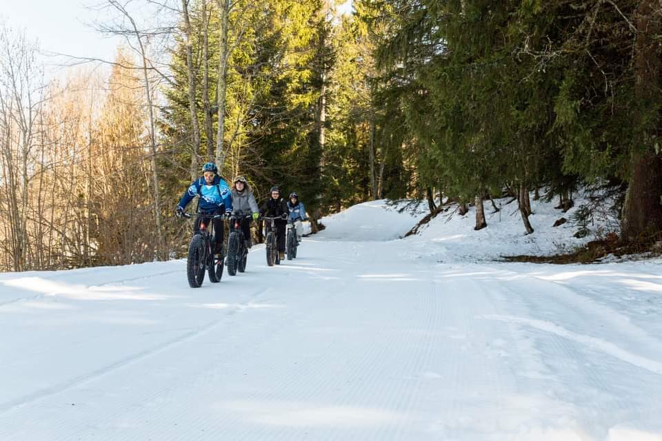 Vous avez déjà testé le fatbike? Cette année on ne peut pas dire qu’on manque de neige 🤩 Autant en profiter! 

#peyragudes #fatbike #destinationpyrénées #pleinair
