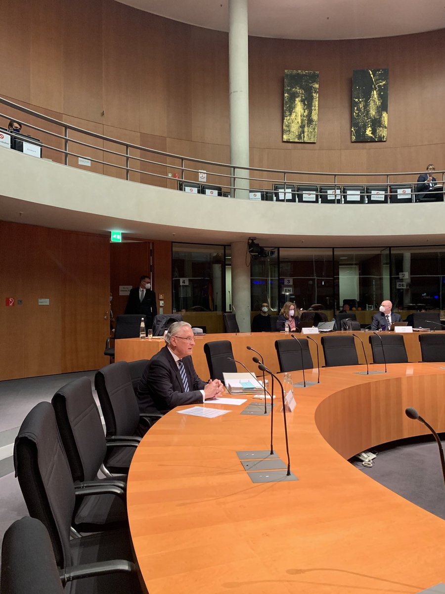 wirecard_pod's tweet photo. Exklusiv: Bayerns Innenminister Joachim Herrmann vor dem #wirecard #pua. 
@BayStMI https://t.co/4CYiEZTWC0
