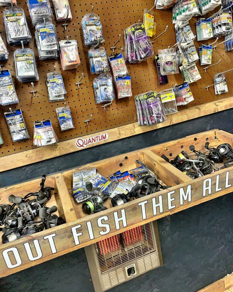 mattleefishing's tweet image. Got my wall heater cranked up trying to organize this mess 🤨 #outfishthemall #quantum #organizer #fishing instagr.am/p/CKmXVcDh24d/