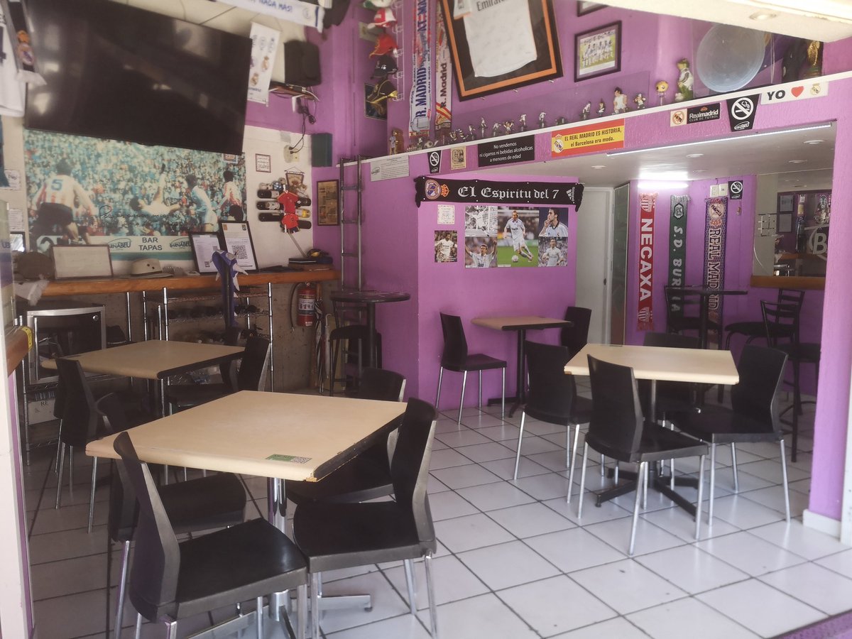 BarnabeuTapas's tweet photo. Dependen de este negocio 6 familias directas, sin clientes no podemos sobrevivir, queremos trabajar con todas las medidas de seguridad. #AbrimosoMorimos #PonteEnMisZapatos https://t.co/J0TFE8fgJg