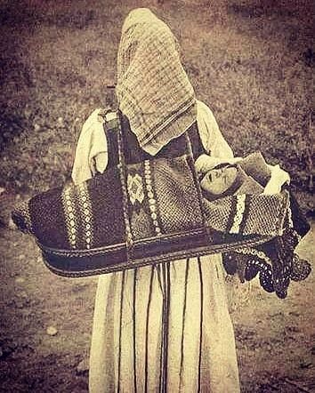 'Dünyadaki en güçlü insanlar kimlerdir diye sorsalar; kendi başının çaresine bakmayı öğrenmiş kadınlardır derim.' - Cemal Süreya