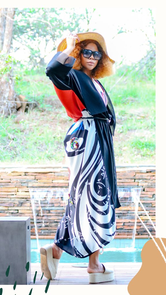 ArtOfSuperwoman's tweet photo. How stunning is this Kimono? Shop this and more on the #AoSShop. https://t.co/hlXsrWEIzz https://t.co/s5IJh1fgqb