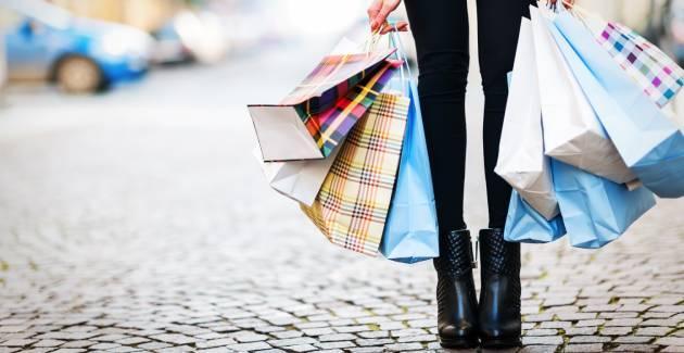 Libelle's tweet image. Dit is waarom de legging met split ineens zo populair is #modetrend  #legging  libelle.nl/mode-beauty/le…