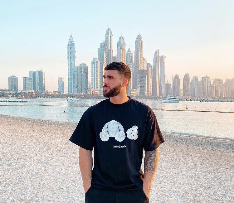 lpdla8's tweet photo. Illan a intégré les Marseillais à Dubaï lors de la soirée des problèmes 🤪 https://t.co/EWTpeUvBZf