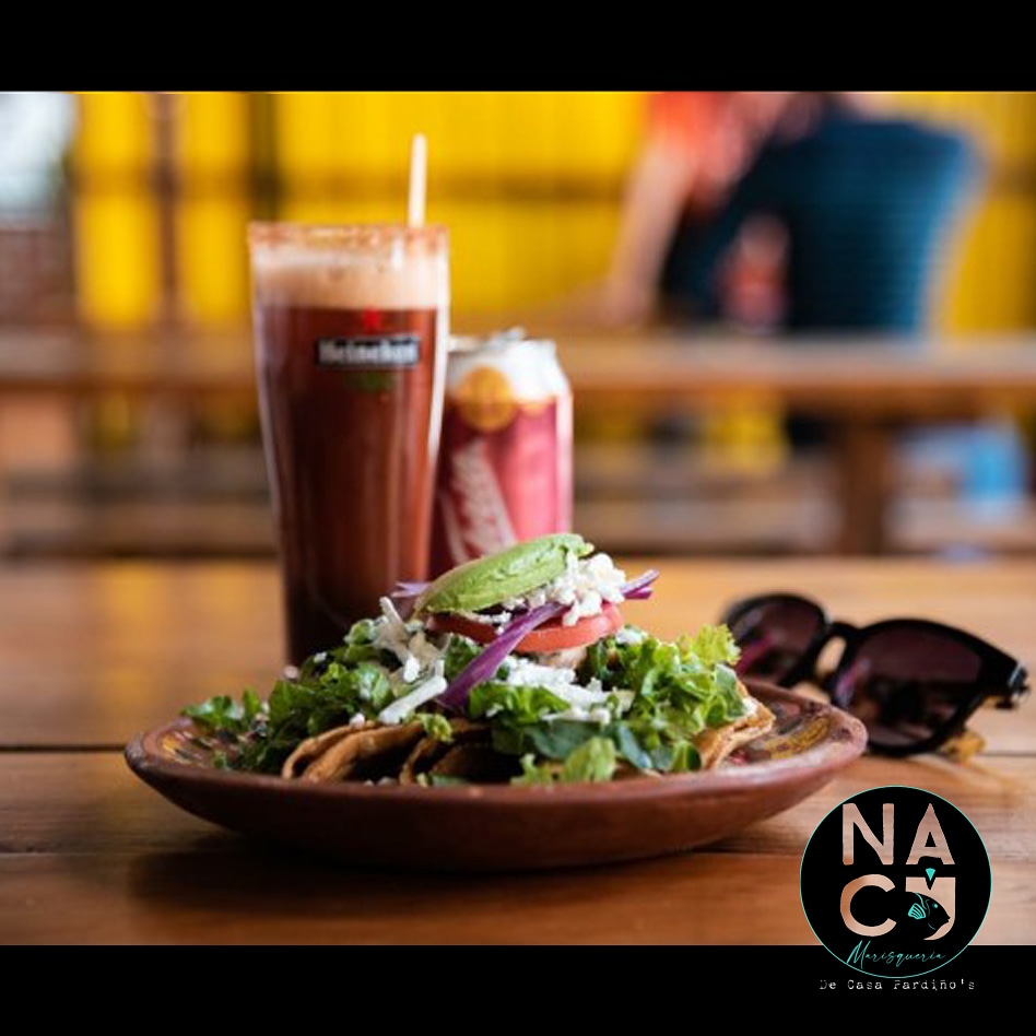 Pescadillas o Camaronillas $60 crujiente opción para comenzar, acompañadas de un Naculato $48 que es un Clamato con Cerveza también tenemos el Naculato Especial Clamato, Cerveza, Ostiones, +camarones mmm... ¡Provecho!