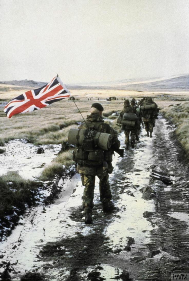 Always loved this iconic photo of our troops on The Falkland Islands 🇬🇧
