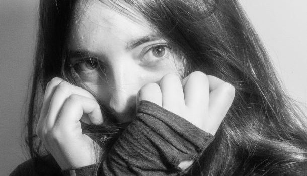 [L’entrevue éclair avec…] <a href="/Mynamescm_/">Claire-Marine Beha</a> , créatrice et réalisatrice du balado «Sous la fibre» 🎧, nous offre une immersion sonore sincère dans l’univers créatif des artistes visuels. Bonne découverte! 🎨 labibleurbaine.com/sorties/lentre… #souslafibre #balado #art