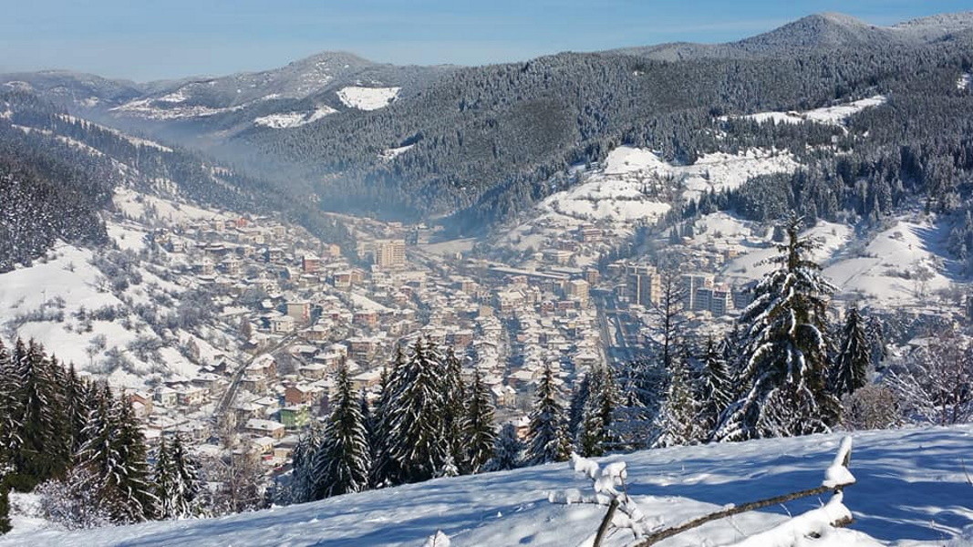RB_English's tweet photo. Why is it worth visiting the small town of #Chepelare in #Bulgaria's Rhodope #Mountain - ski runs, scenic nature and local cuisine are only part of its attractions.

https://t.co/OEtsbhtOgV https://t.co/cLDgCRCNGU
