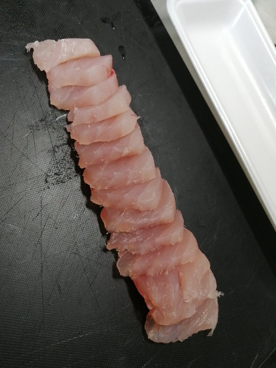 福嶋 亮太 ビンチョウマグロをマヨネーズ使ってトロビンチョウマグロにしてみた 笑 疑ってたけど マジすげー𐤔 人工脂注入𐤔うまい 今から晩酌開始 マグロ トロ 刺身 マヨネーズ 漬け 美味しい 絶品 つまみ