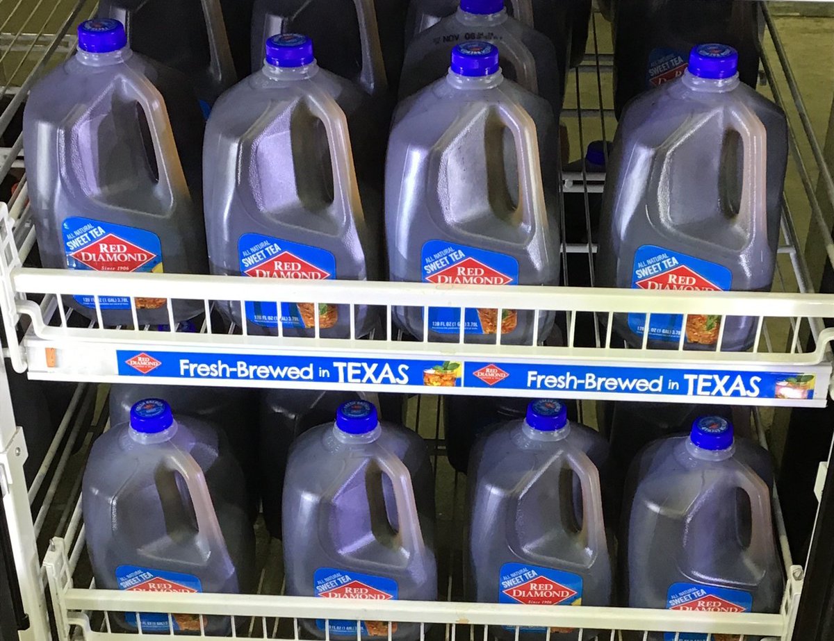 RedDiamond's tweet photo. What's delicious, refreshing and always sporting blue? 📷: Walmart Liberty https://t.co/5MzMTMbdky
