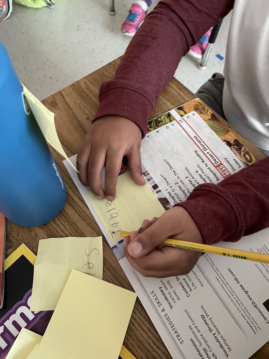 msallawaysclass's tweet photo. Nonfiction text feature hunt in reading today!!! We’re loving it!! ☺️📚 #cogburnwoods #CWES #feathertogether https://t.co/DKDxZPWkS5