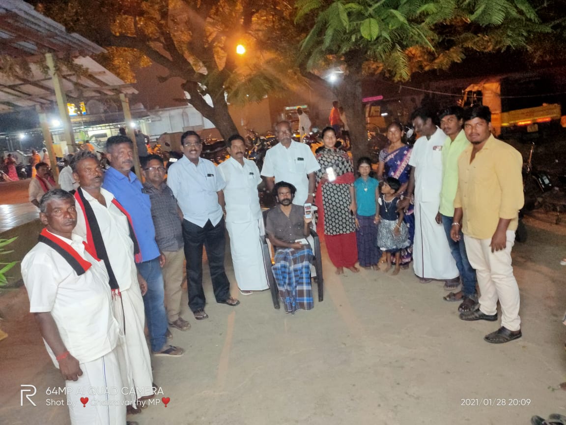 Ksdhanasekar2's tweet photo. 🏴🚩திருப்பூர் கிழக்கு மாவட்டம் தாராபுரம் நகரம் 1-வது வார்டில் *எல்லோரும் நம்முடன்* இணையவழி உறுப்பினர் சேர்க்கை எனது தலைமையில் நடைபெற்றது, உடன் மாவட்ட, நகர, கிளை கழக நிர்வாகிகள் மற்றும் பொதுமக்கள் உடனிருந்தனர்🏴🚩 https://t.co/NsdUcPYNrI