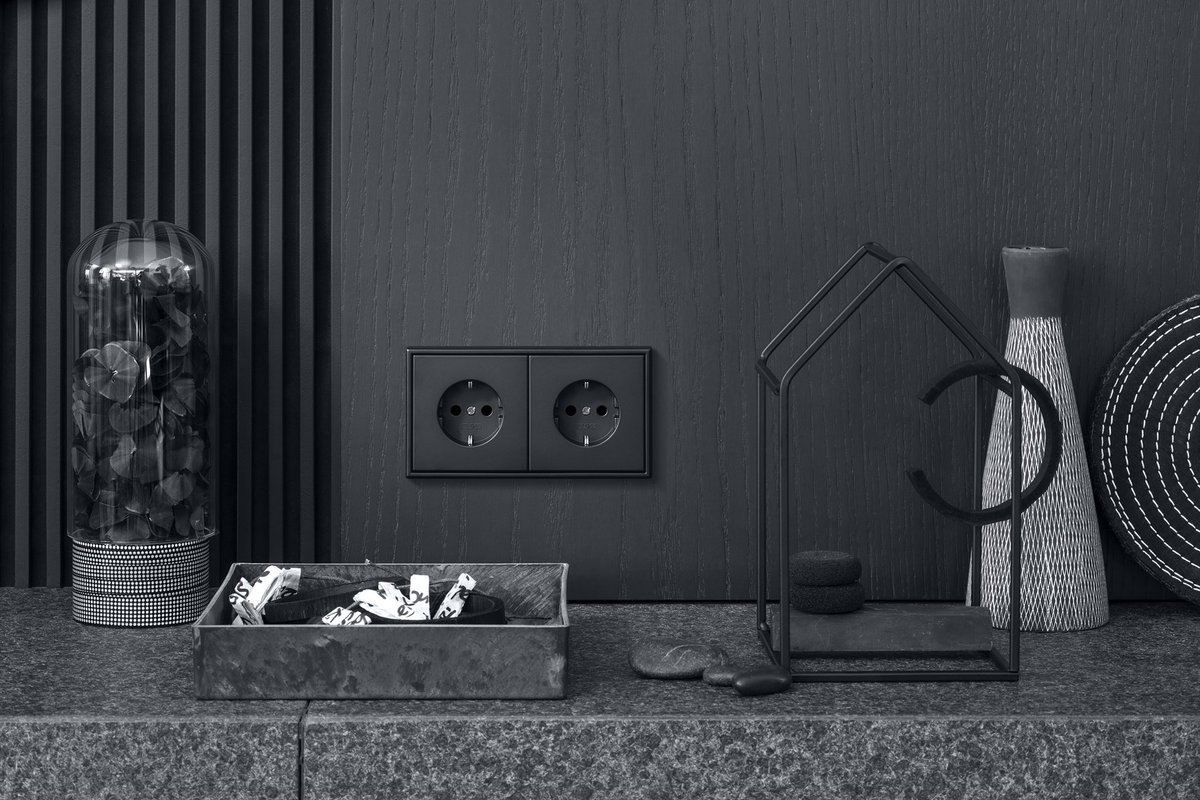 JUNGLONDON's tweet photo. Timelessly Elegant ⬛️
The slick Matte Graphic Black - seen here across the LS ranges. Don’t forget this finish is also available in our A ranges 

#architecture #interiordesign #trendyinteriors #designedhomes 

https://t.co/pph6MpMZO8 https://t.co/mjW9B2tiC4