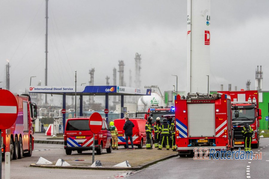 Grote LNG-lekkage bij Q8-tankstation in #Botlek Rotterdam. 112Rotterdam.