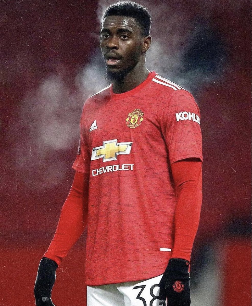 Footballtweet's tweet photo. Fuck racism. ✊🏻✊🏼✊🏽✊🏾✊🏿 https://t.co/1BUKoTB3Oc
