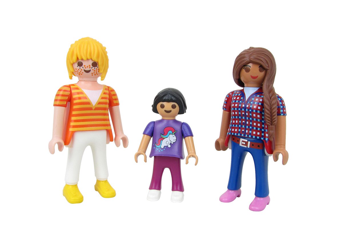 Clickeros_'s tweet photo. Los compañeros de Klickywelt siempre atentos a todas las novedades nos descubren las novedades de Playmobil respecto a nuevos modelos de familia que estarán a la venta próximamente. Por un mundo @playmobil más diverso 👏👩‍❤️‍👩👨‍❤️‍👨👩‍❤️‍👨👩‍👩‍👧‍👧👨‍👨‍👦🏳️‍🌈🏳️‍🌈 https://t.co/qj3MFpBkSX