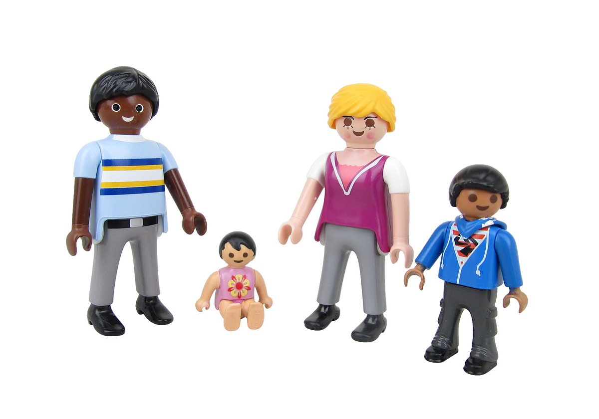 Clickeros_'s tweet photo. Los compañeros de Klickywelt siempre atentos a todas las novedades nos descubren las novedades de Playmobil respecto a nuevos modelos de familia que estarán a la venta próximamente. Por un mundo @playmobil más diverso 👏👩‍❤️‍👩👨‍❤️‍👨👩‍❤️‍👨👩‍👩‍👧‍👧👨‍👨‍👦🏳️‍🌈🏳️‍🌈 https://t.co/qj3MFpBkSX