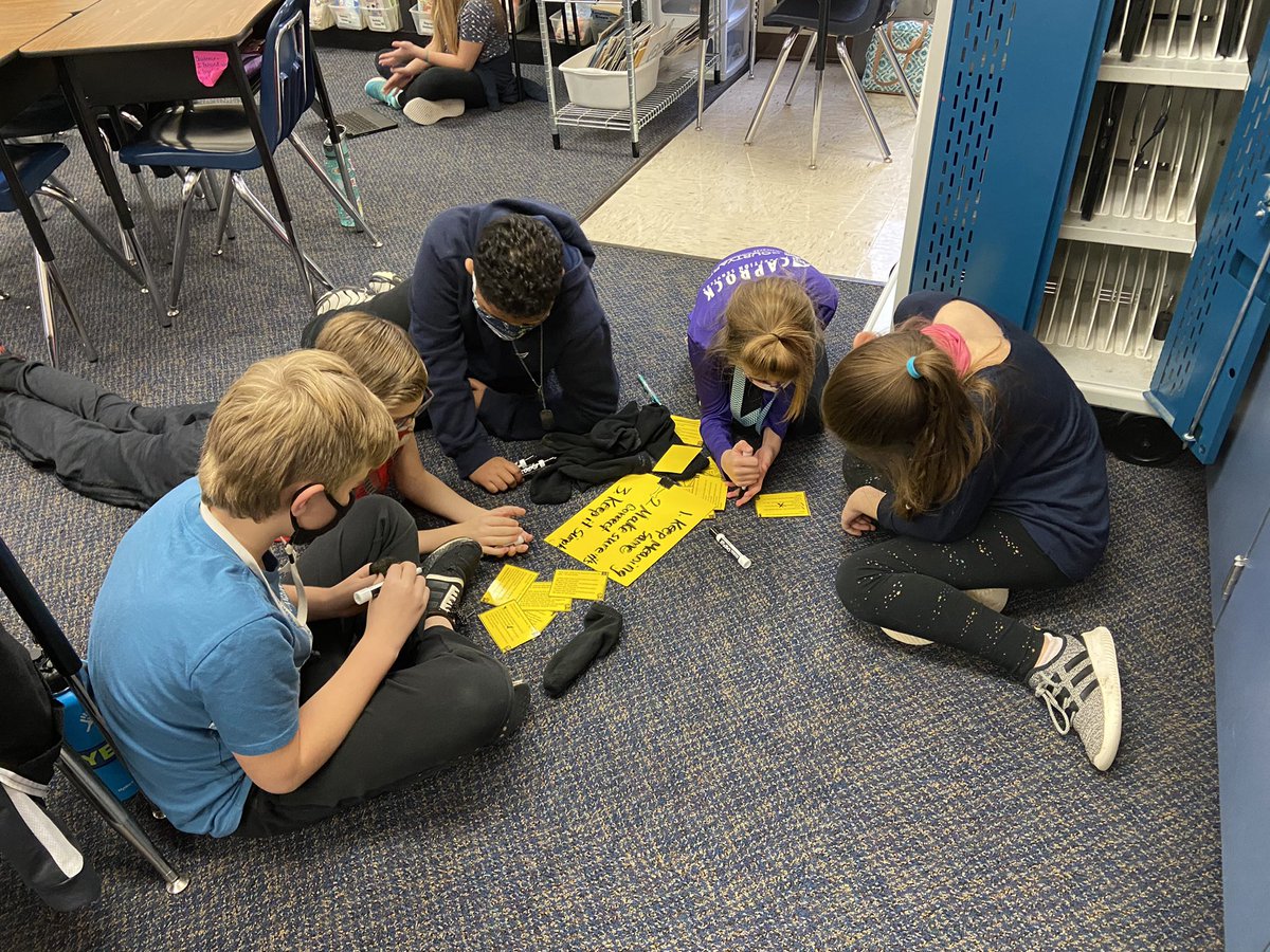 HillearyDrake's tweet photo. Students use Rally Coach strategy to choose the best sentence. @Crestview2 #CVRelentless https://t.co/p4YP0HLiU3