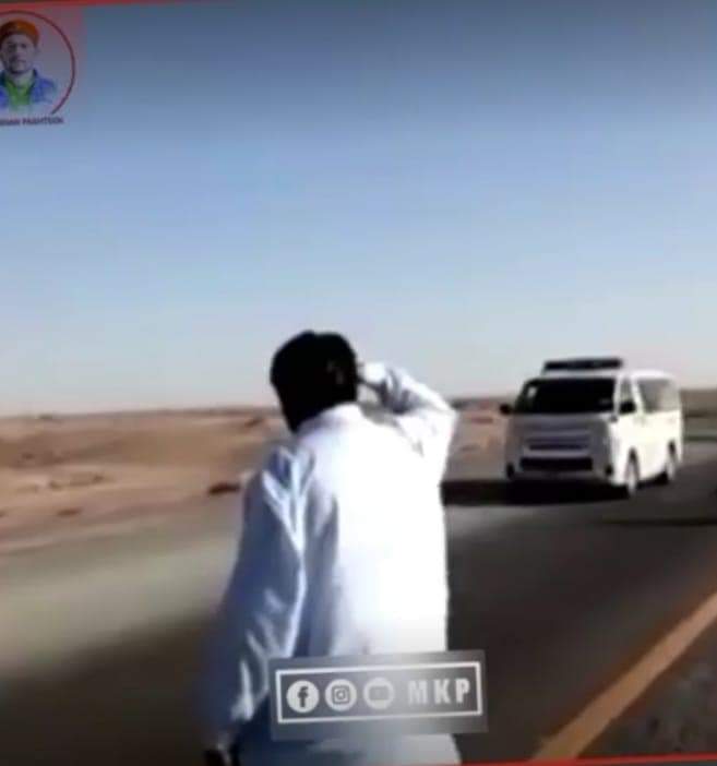 balakh_s's tweet photo. SHO Ormara Anwar Jamil has been suspended because he paid tribute to lumma watan Karima Baloch's convoy .@HamidMirPAK @sakhtarmengal @mmatalpur https://t.co/Q7vKit04cD