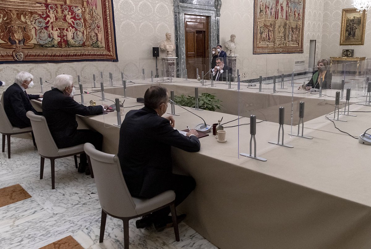 Quirinale's tweet photo. #Consultazioni, il Presidente #Mattarella riceve il Gruppo Parlamentare "Liberi e Uguali" della Camera dei deputati https://t.co/hyWcYx4m5s