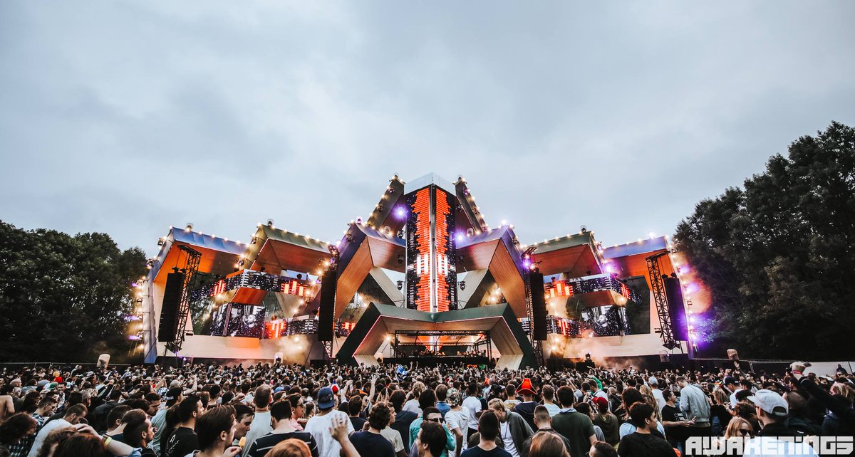 Guettapen's tweet photo. Prévu en juin, @awakenings , l’un des plus gros festivals techno de la planète, a décidé de reporter de son édition à septembre prochain 👏

26 et 27 juin 👉 11 et 12 septembre 2021 https://t.co/DbNPKthMKi
