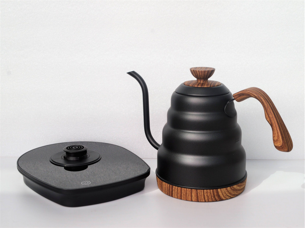 غلاية كهربائية للقهوة 
 لترشيح القهوة بتصميم أنيق لها صمام دقيق وقوي على شكل عنق الوزة يعمل على تدفق الماء بشكل انسيابي. تحديد درجة الحرارة مسبقا وتثبيتها لمدة تصل الى ساعة.

routinecafe.com/lZAPwj
#القهوه #غلاية_كهربائية #غلاية