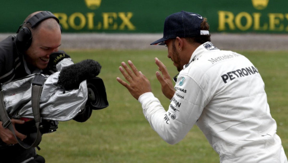 Lewis Hamilton seeking chunk of Mercedes’ TV money in £40m-a-year negotiations 

https://t.co/Lic6DSn0Xb https://t.co/BxJkeRCvVK