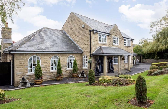 "Garish" nine bed house that 'looks like Donald Trump decorated it' goes on sale