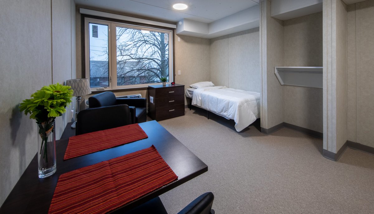 GraphicMatt's tweet photo. Some photos of the interiors of the newly-opened modular housing building at 321 Dovercourt. About 300 square feet per unit, 25% of units built to accessibility standards. Fridge, stovetop, microwave, twin bed come standard. https://t.co/ZR3s1lVkaO https://t.co/qX9bq6hsit
