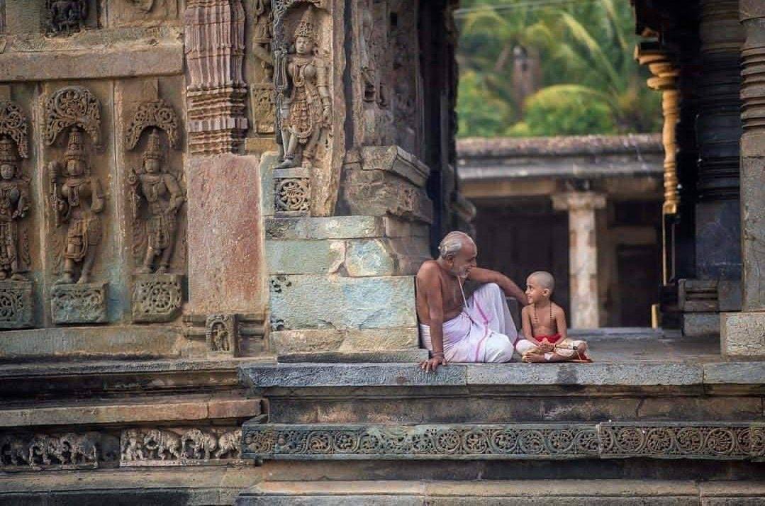 arun1935arun's tweet photo. सनातन ही ऐसा धर्म हैं, जहाँ शिक्षा के साथ संस्कार भी दिया जाता है...!!! https://t.co/rurFWqqiBH