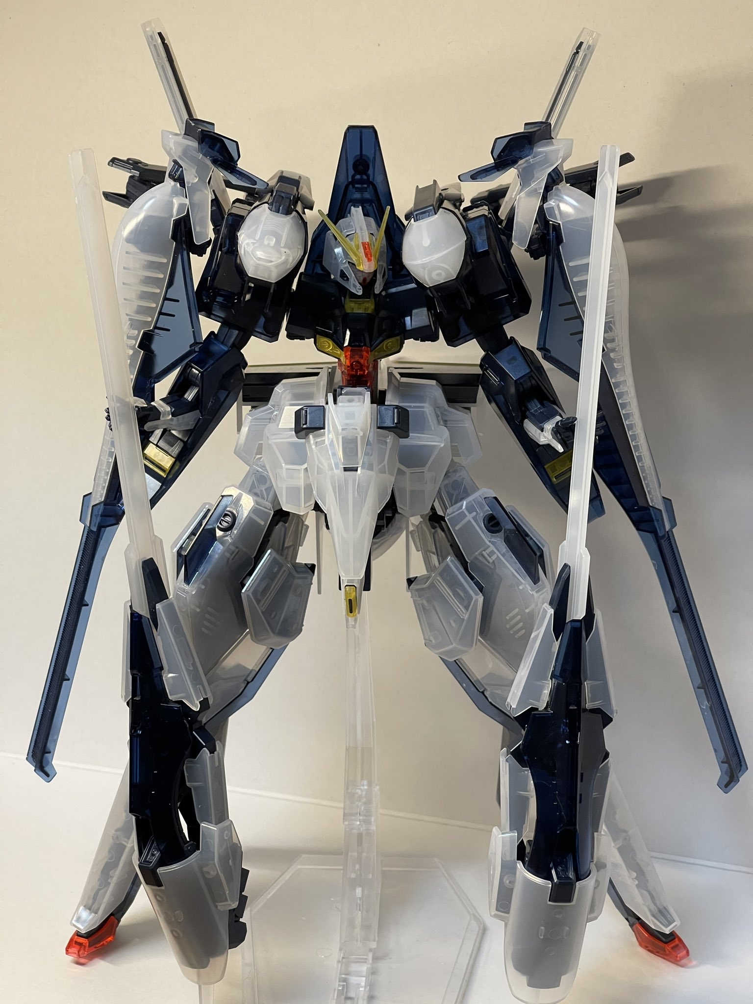 Lingtree ハイゼンスレイiiラー クリアカラーバージョンパチ組完了 フルドドが付いたバランスで設計されてるんだなぁ ハイゼンスレイii でも脚長いかなと思って脚短くしたやつと交換してみた 色違うけど 短い方が好みだけどクリアパーツを切り刻む勇気は