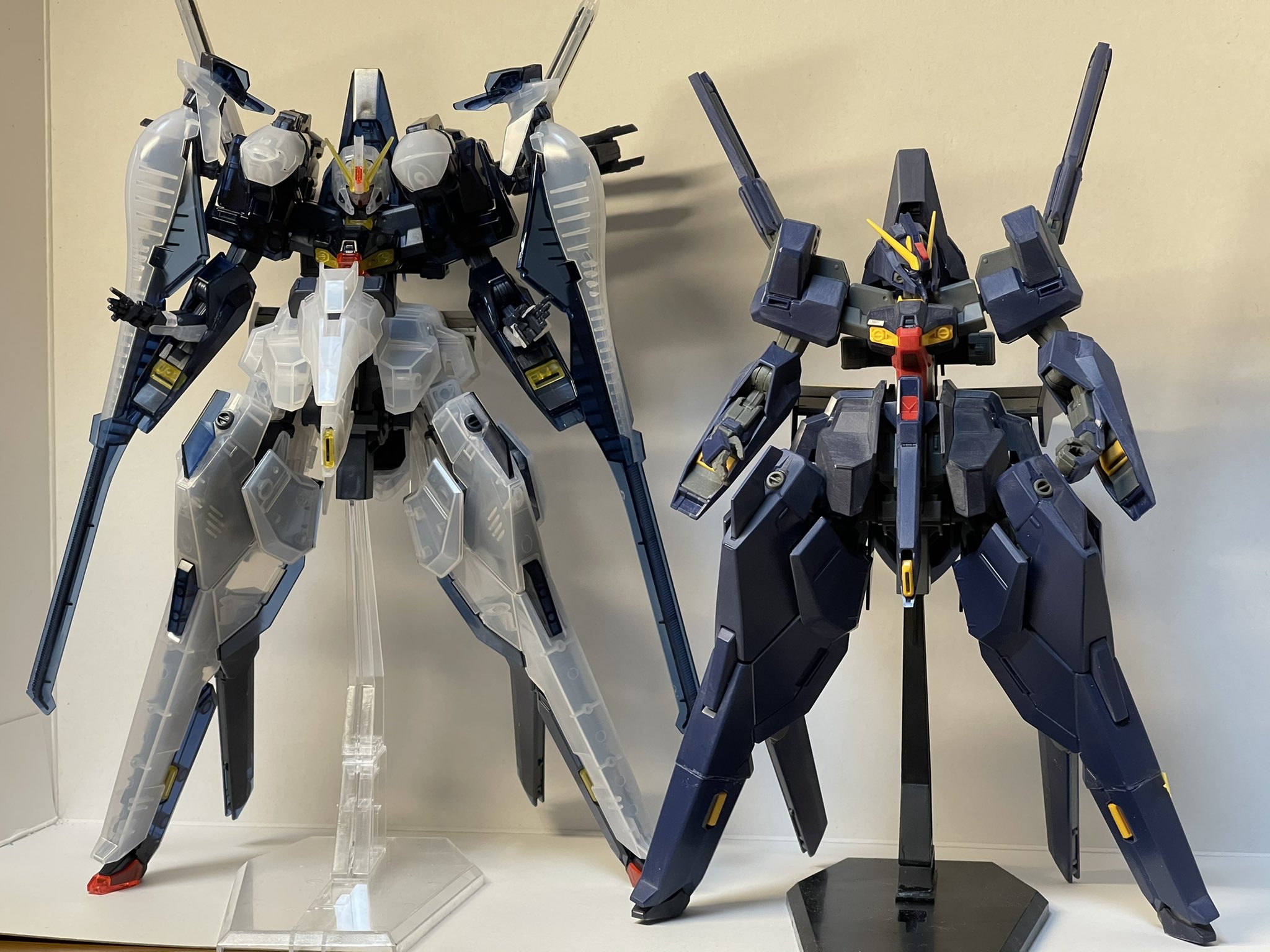 Twitter 上的 Lingtree ハイゼンスレイiiラー クリアカラーバージョンパチ組完了 フルドドが付いたバランスで設計されてるんだなぁ ハイゼンスレイii でも脚長いかなと思って脚短くしたやつと交換してみた 色違うけど 短い方が好みだけどクリアパーツを切り刻む勇気