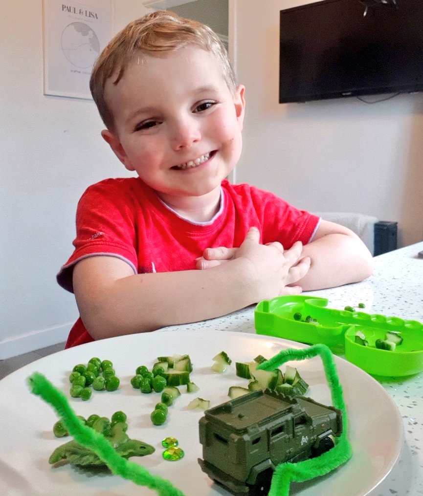 GooneyLisa's tweet photo. Nursery ice cube experiment❄ @HartleyBrookPri Logan wanted to make a dinosaur ice cube! He enjoyed looking around the house for things that were green &amp; small to put into his dinosaur mould! He's now waiting for it to freeze to see what it turns out like 🦕❄ https://t.co/XPhDFYR6AX