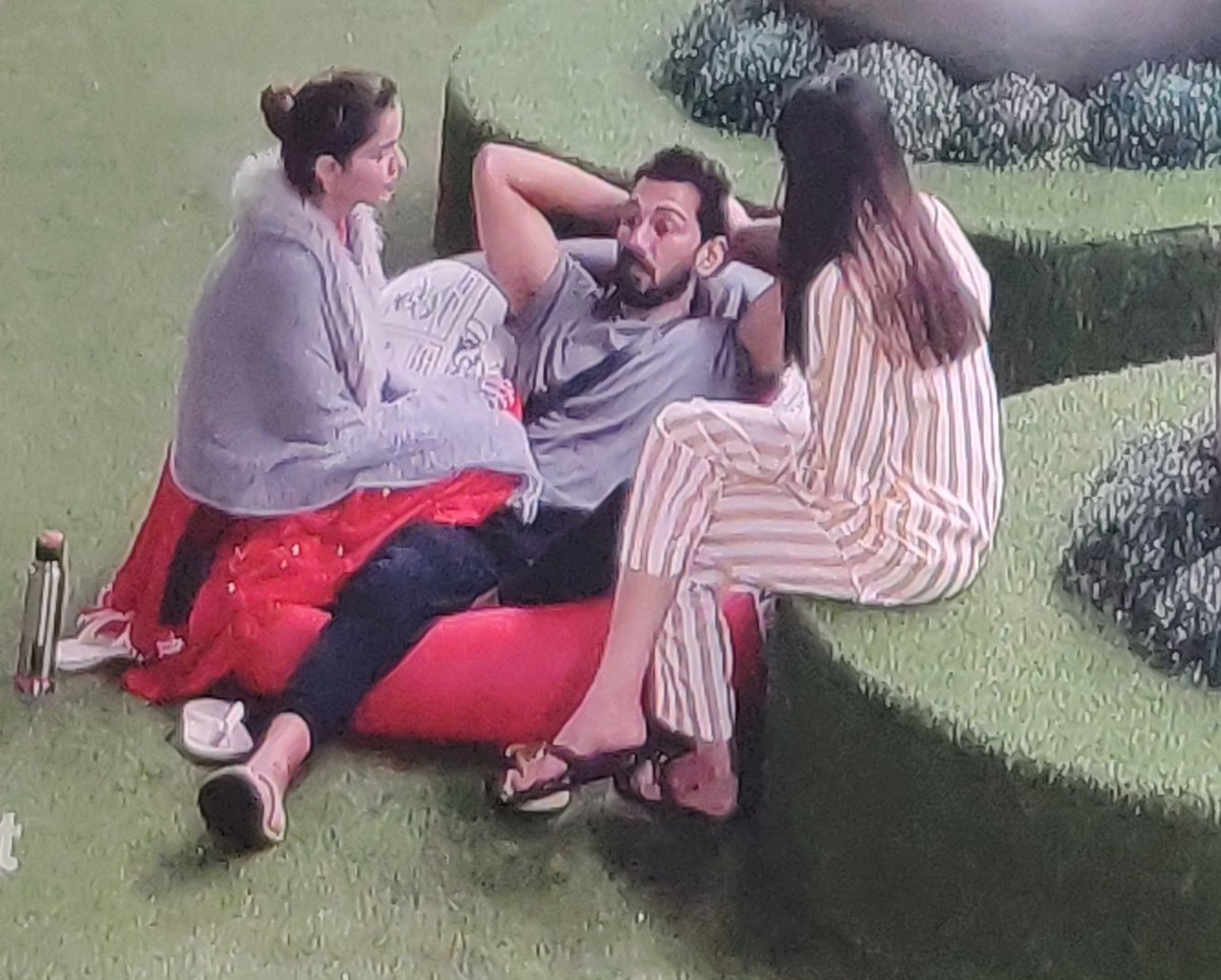 tanu_jitin2305's tweet image. Didi, jija and sali ❤️❤️
Who knows she might be evicted tomorrow but iam happy that she found a sister in our #RubinaDilaik
Nikkis masti with #AbhinavShukla is 👌
#NikkiTamboli 
#BiggBoss14 #bb14 #BB14LiveFeeds