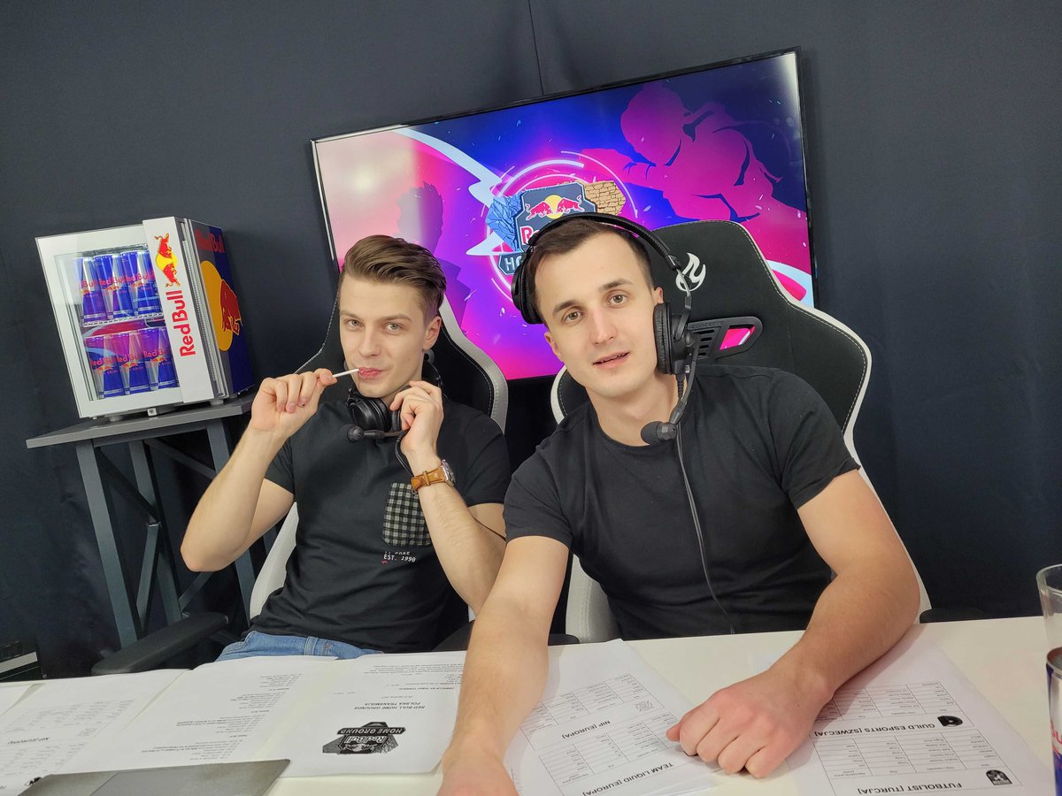 .<a href="/DeerFluffyy/">Oskar "DeerFluffy" Formella</a> oraz <a href="/LuzCSGO/">Luz</a> gotowi na pierwsze wspólne oficjalne spotkanie @G2zeek i <a href="/G2Patitek/">G2 Patitek</a> na Red Bull Home Ground!

Wbijajcie kibicować na twitch.tv/redbullpl