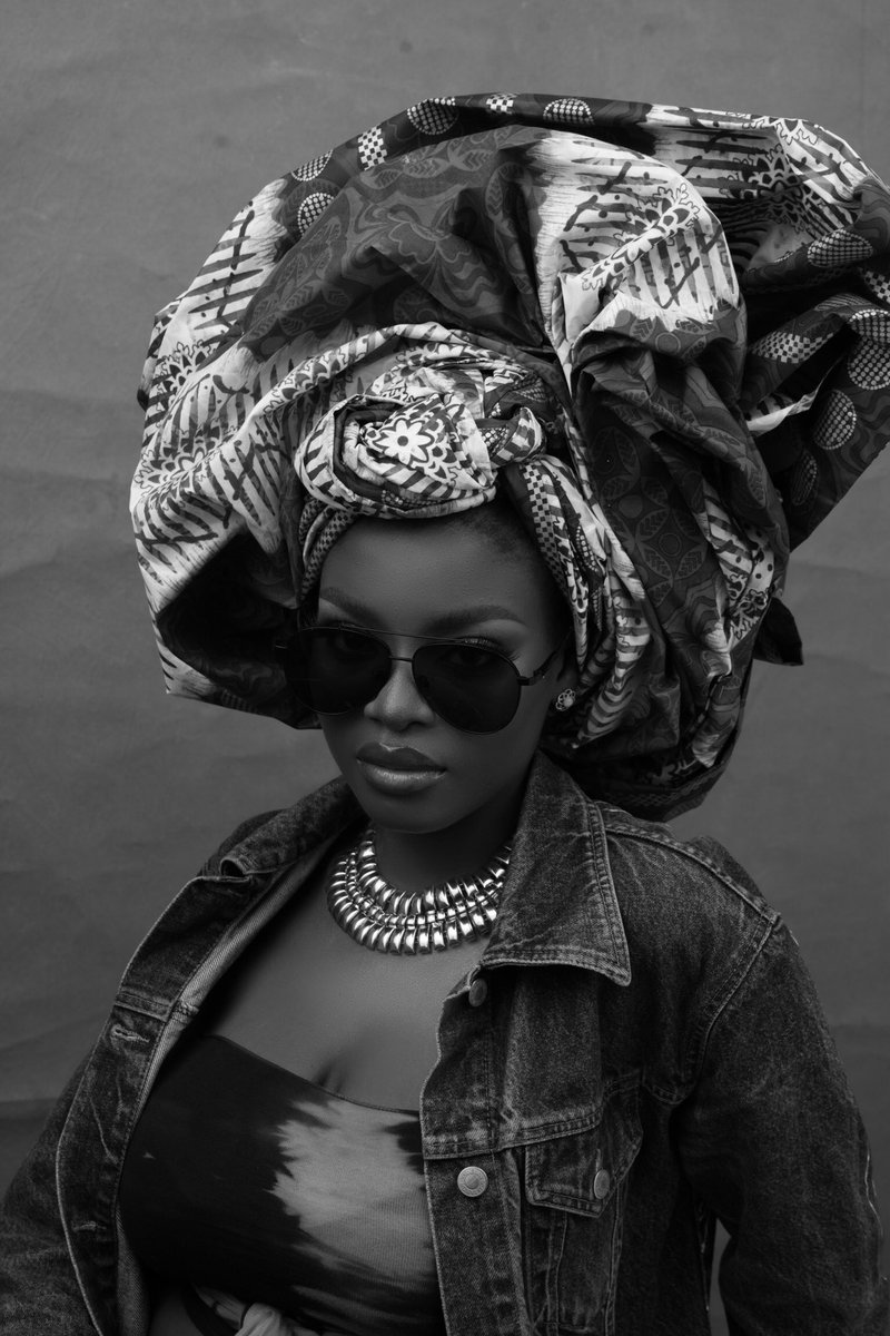 Noir-ish!  with Lulu!
#davdkuko #trad #gele #abujaphotographer #kuko